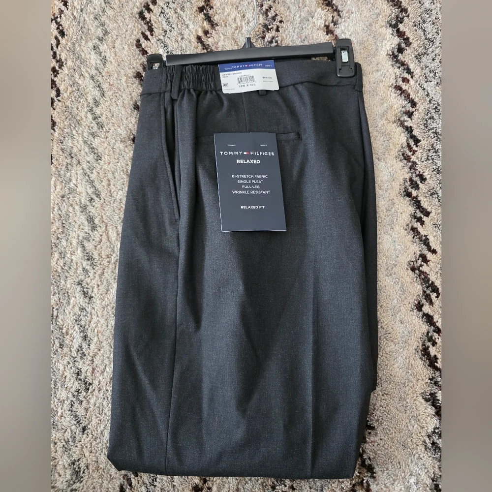 $95 Tommy Hilfiger Mens Pants 40Wx 32L Charcoal Modern Wrinkle Free NWT Career